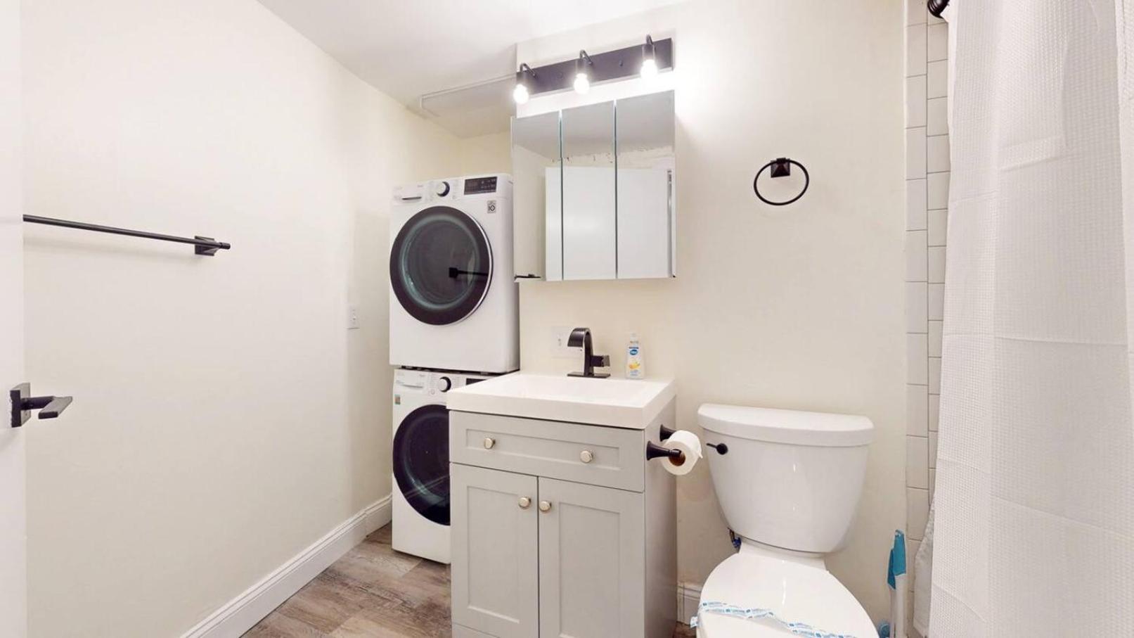 Expansive Back Bay 2-level Loft, Sleeps 6, 2b2b * Boston