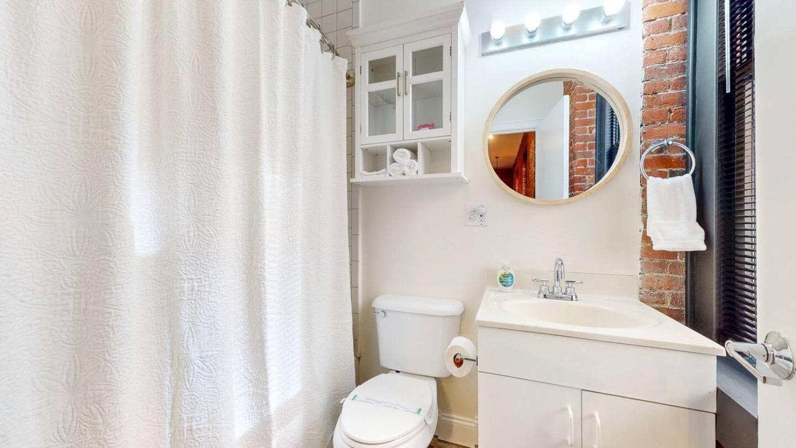 Expansive Back Bay 2-level Loft, Sleeps 6, 2b2b Apartment *