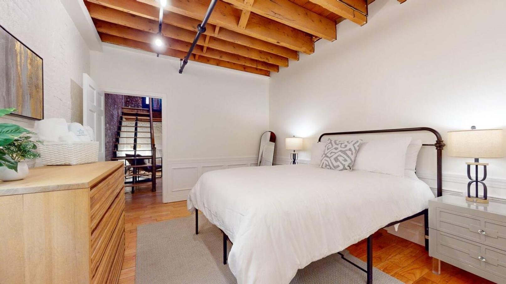 Expansive Back Bay 2-level Loft, Sleeps 6, 2b2b Apartment Boston