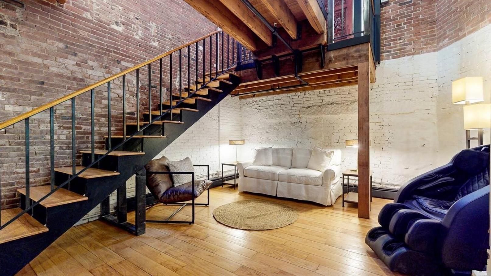 Expansive Back Bay 2-level Loft, Sleeps 6, 2b2b Apartment Boston
