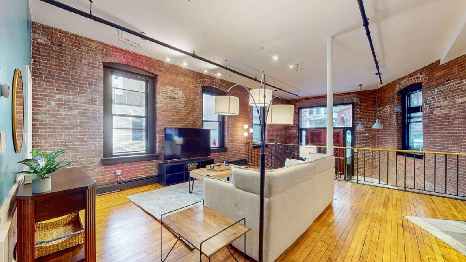 Expansive Back Bay 2-level Loft, Sleeps 6, 2b2b * Boston