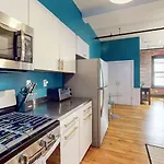 Expansive Back Bay 2-Level Loft, Sleeps 6, 2B2B