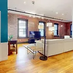 Expansive Back Bay 2-Level Loft, Sleeps 6, 2B2B