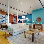 Expansive Back Bay 2-Level Loft, Sleeps 6, 2B2B