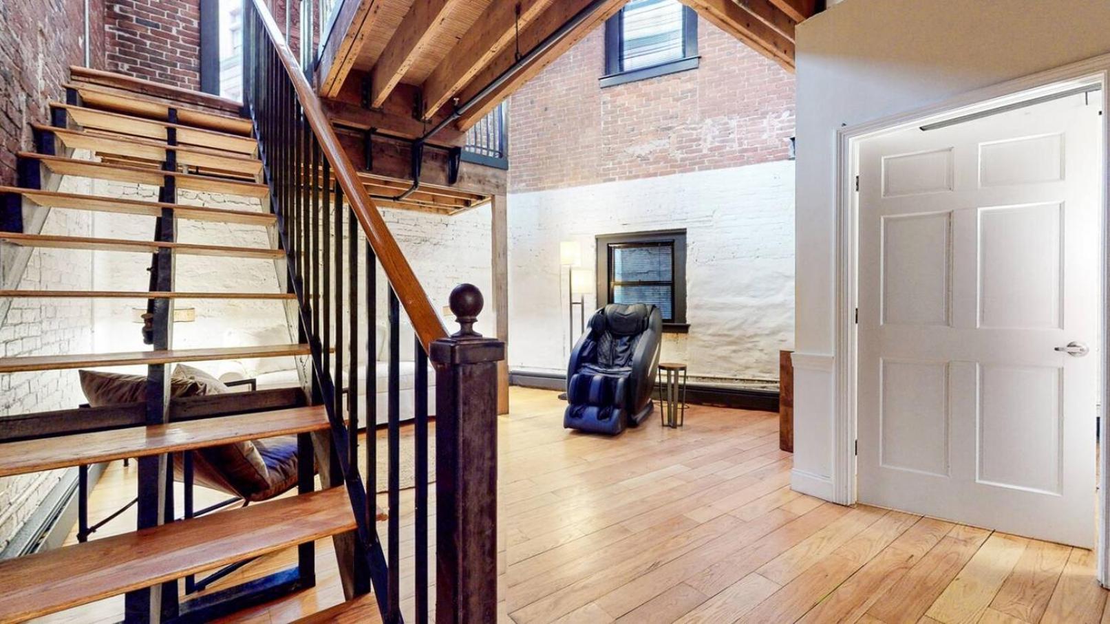 Expansive Back Bay 2-level Loft, Sleeps 6, 2b2b * Boston