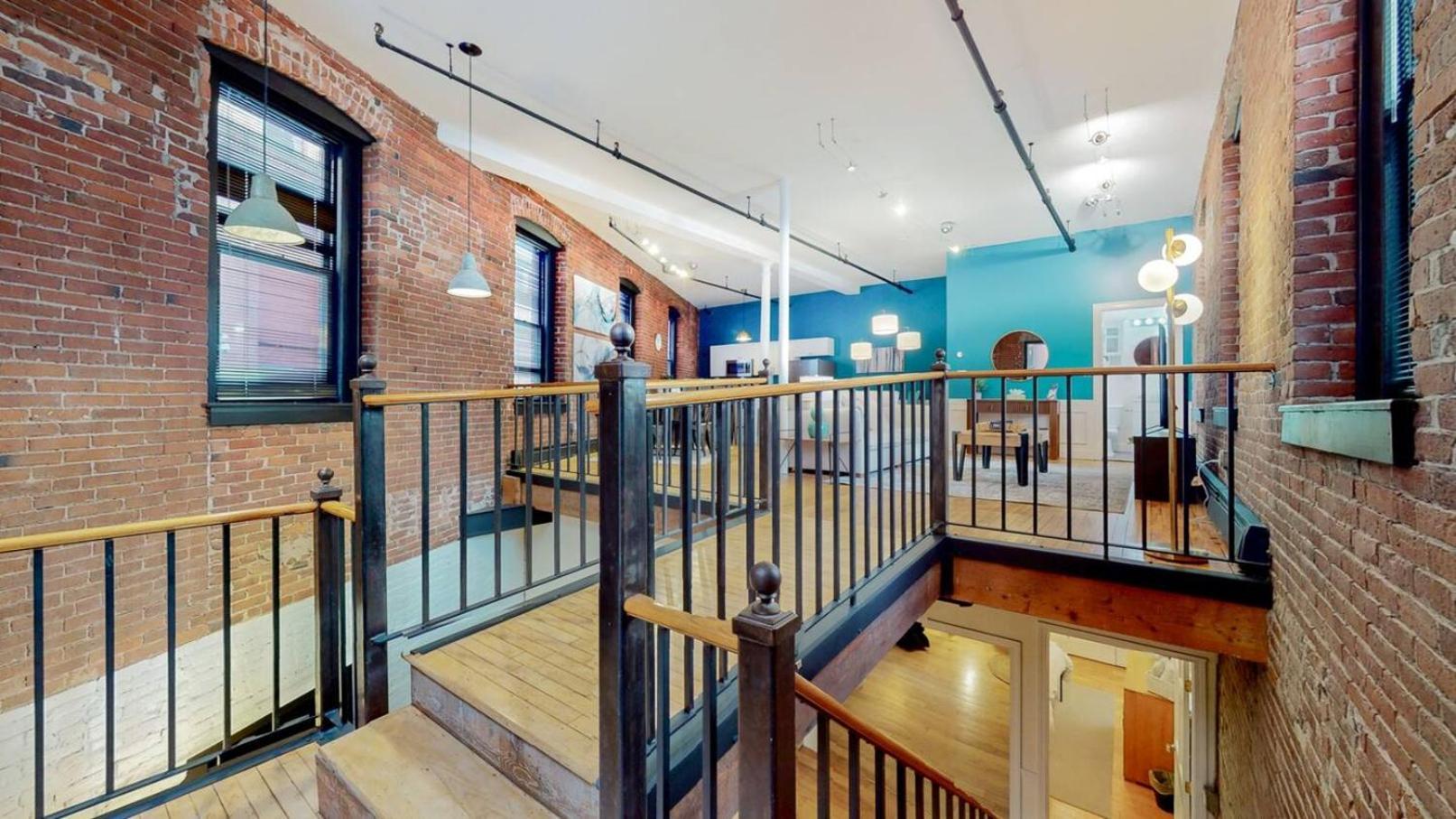 Apartment Expansive Back Bay 2-level Loft, Sleeps 6, 2b2b *