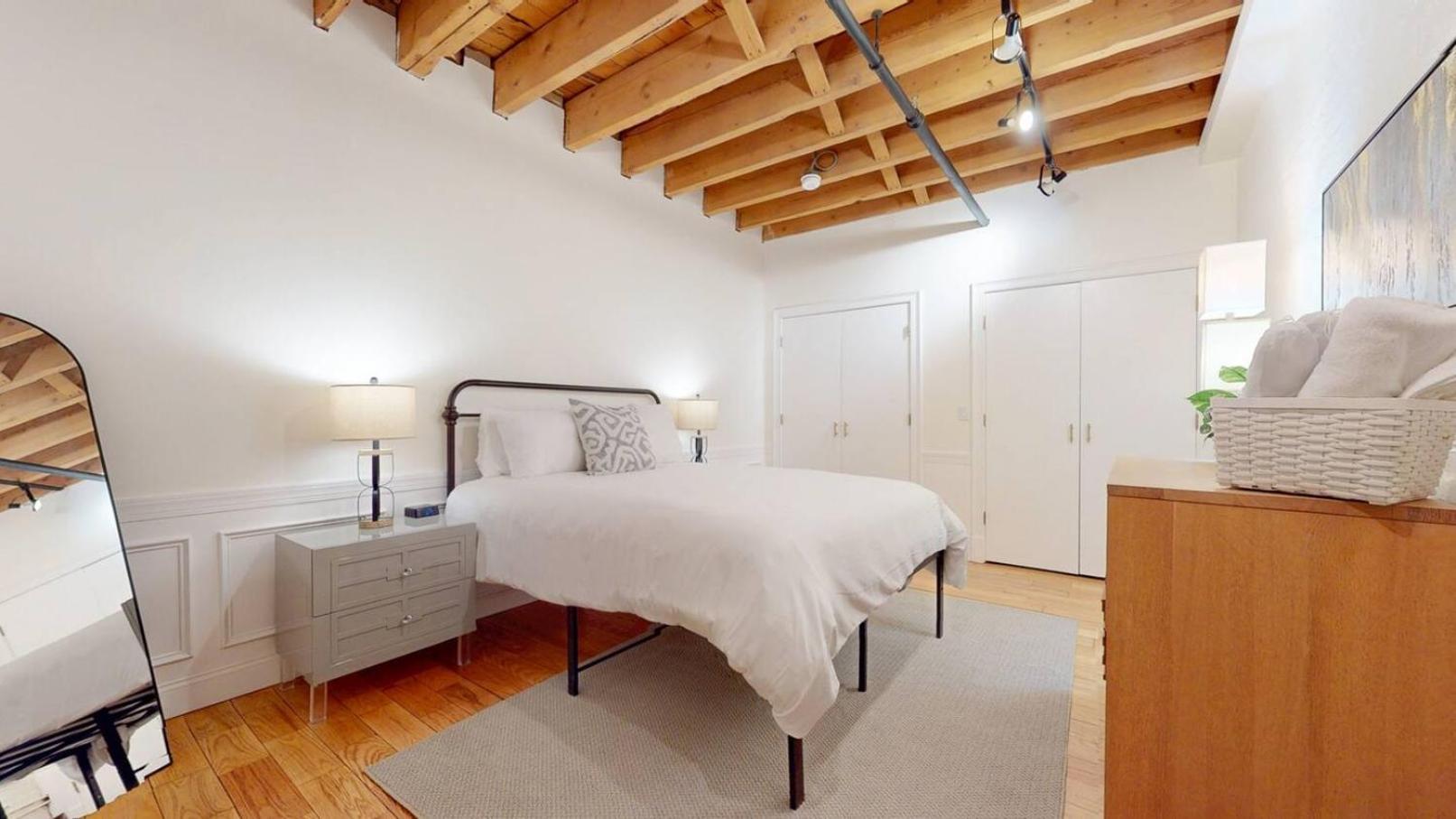 Expansive Back Bay 2-level Loft, Sleeps 6, 2b2b Apartment Boston