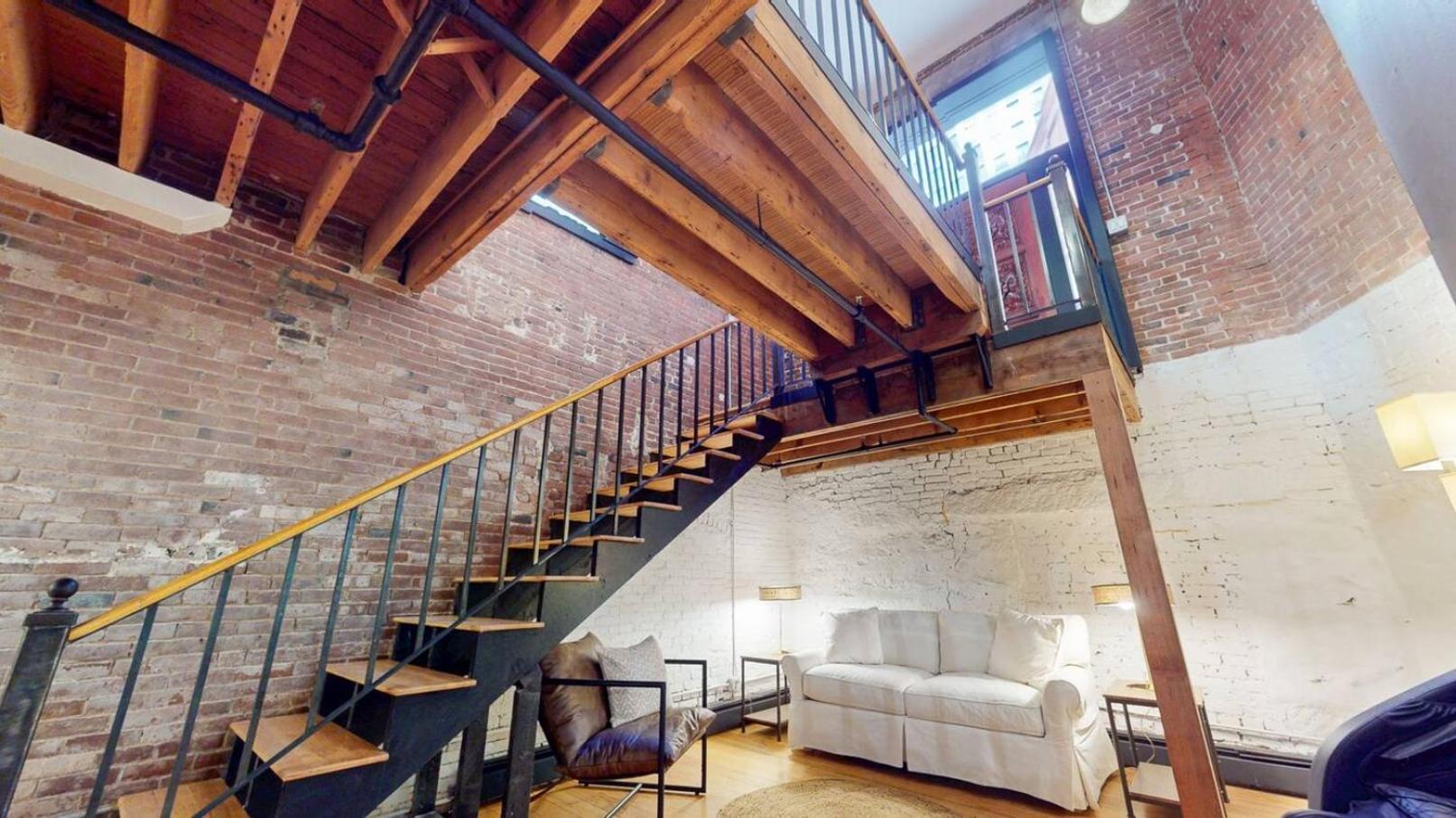 Apartment Expansive Back Bay 2-level Loft, Sleeps 6, 2b2b Boston